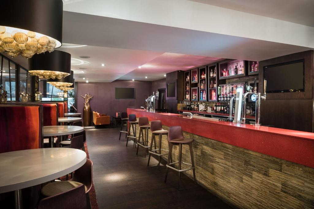 Lounge nebo bar v ubytování Carlton Hotel
