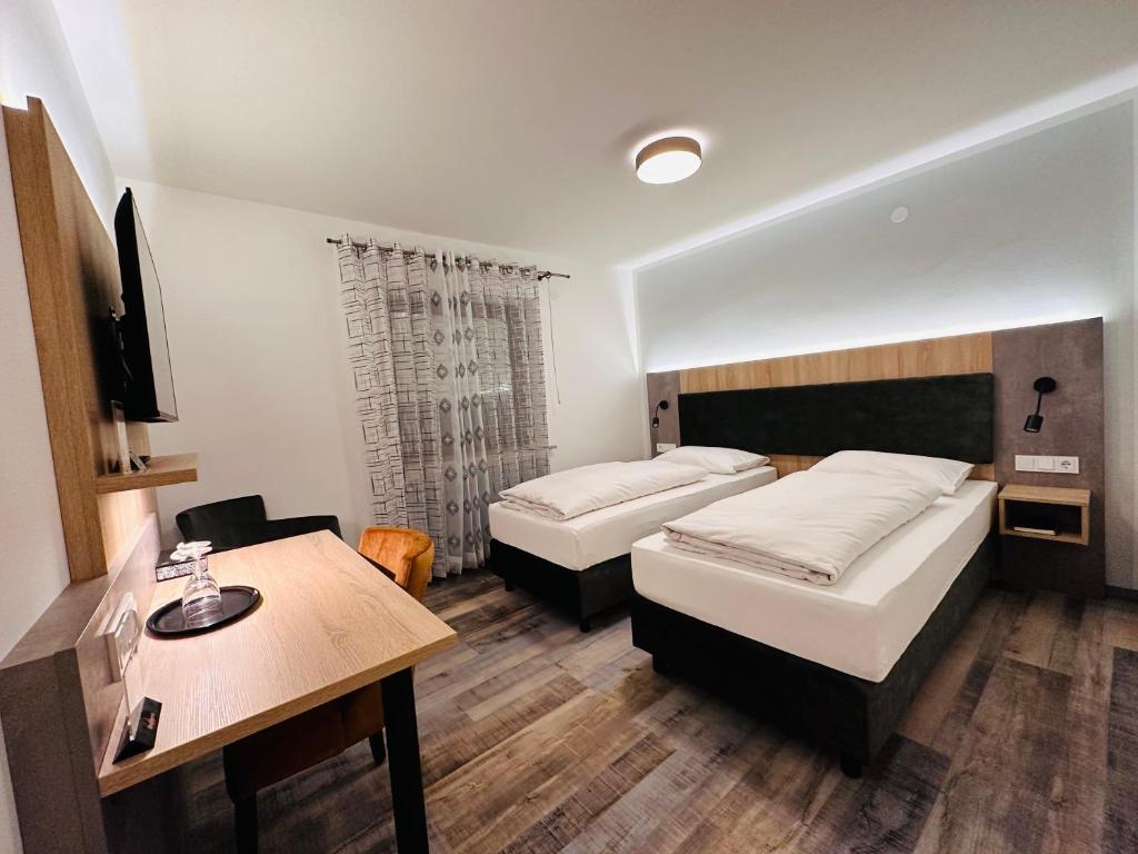 Postel nebo postele na pokoji v ubytování Hotel Franken