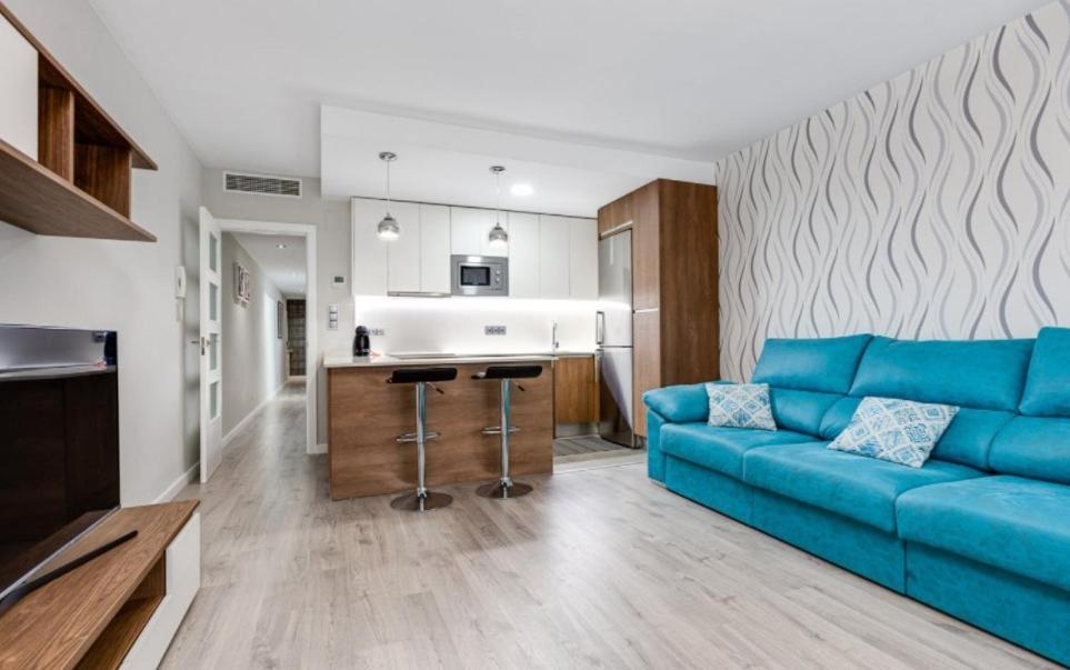 A kitchen or kitchenette at Apartamento Turquesa, 50m to Playa del Cura, Torrevieja