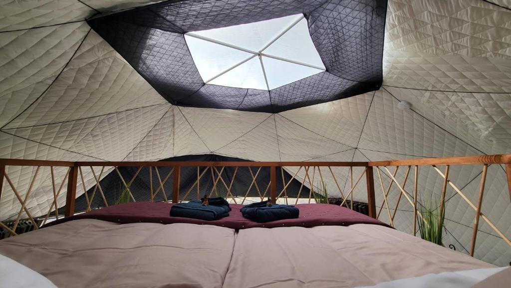 Postel nebo postele na pokoji v ubytování Mecsek Szíve Glamping
