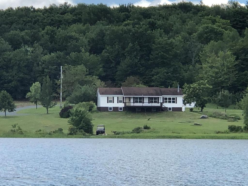 Private Lake House in Monticello, Monticello (updated prices 2024)