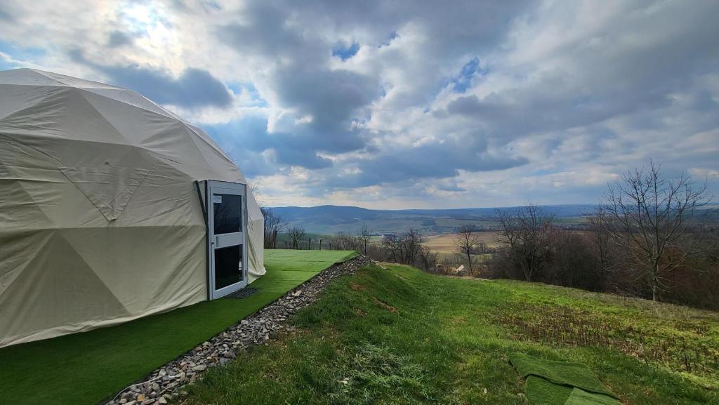 Příroda nedaleko luxury tent