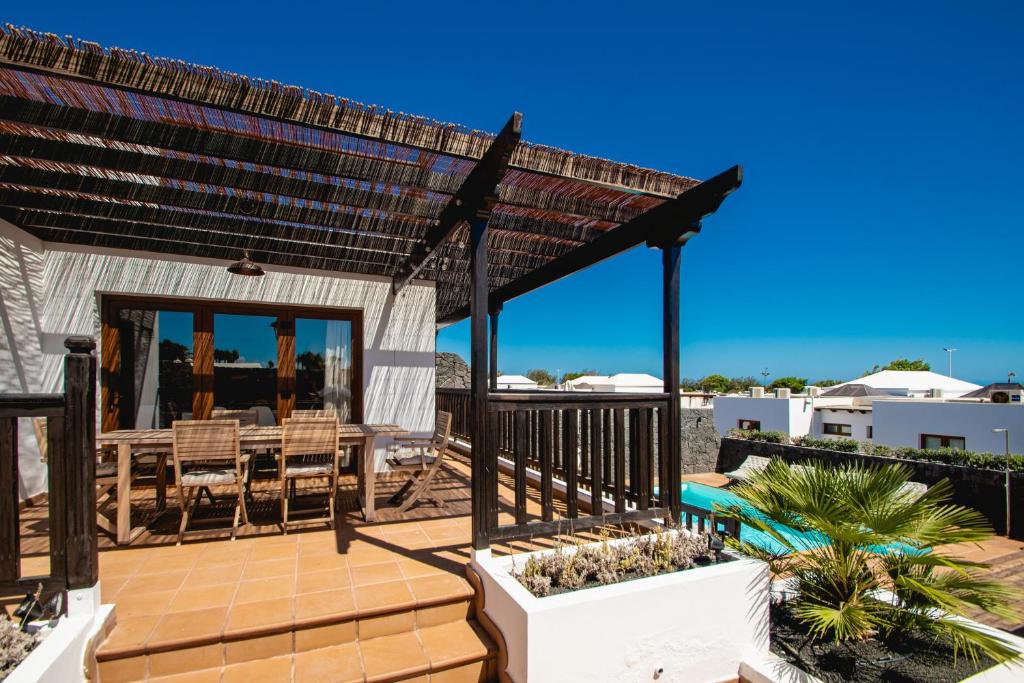 Kép Villa Cavendish with sea views and heatable pool close to Flamingo Beach szállásáról Playa Blancában a galériában