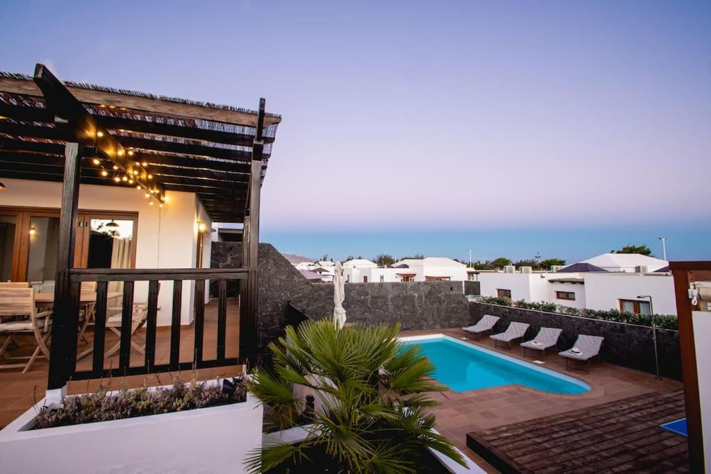 The swimming pool at or close to Villa Cavendish with sea views and heatable pool close to Flamingo Beach