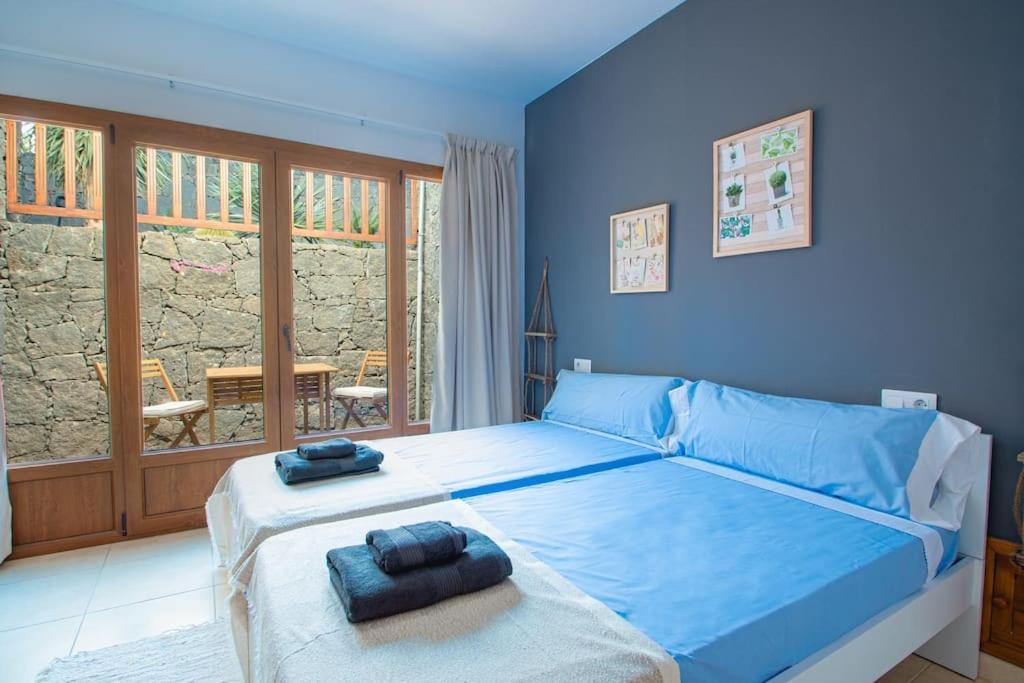 A bed or beds in a room at Villa Cavendish with sea views and heatable pool close to Flamingo Beach