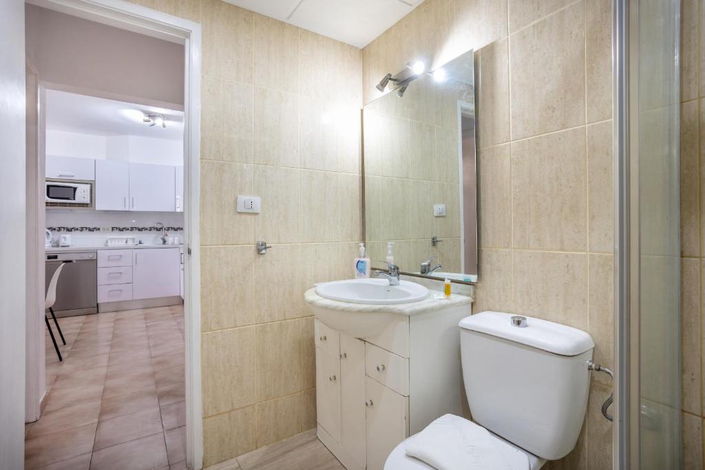 Koupelna v ubytování Castle Harbour Feel like home Flat II Los Cristianos LoveTenerife