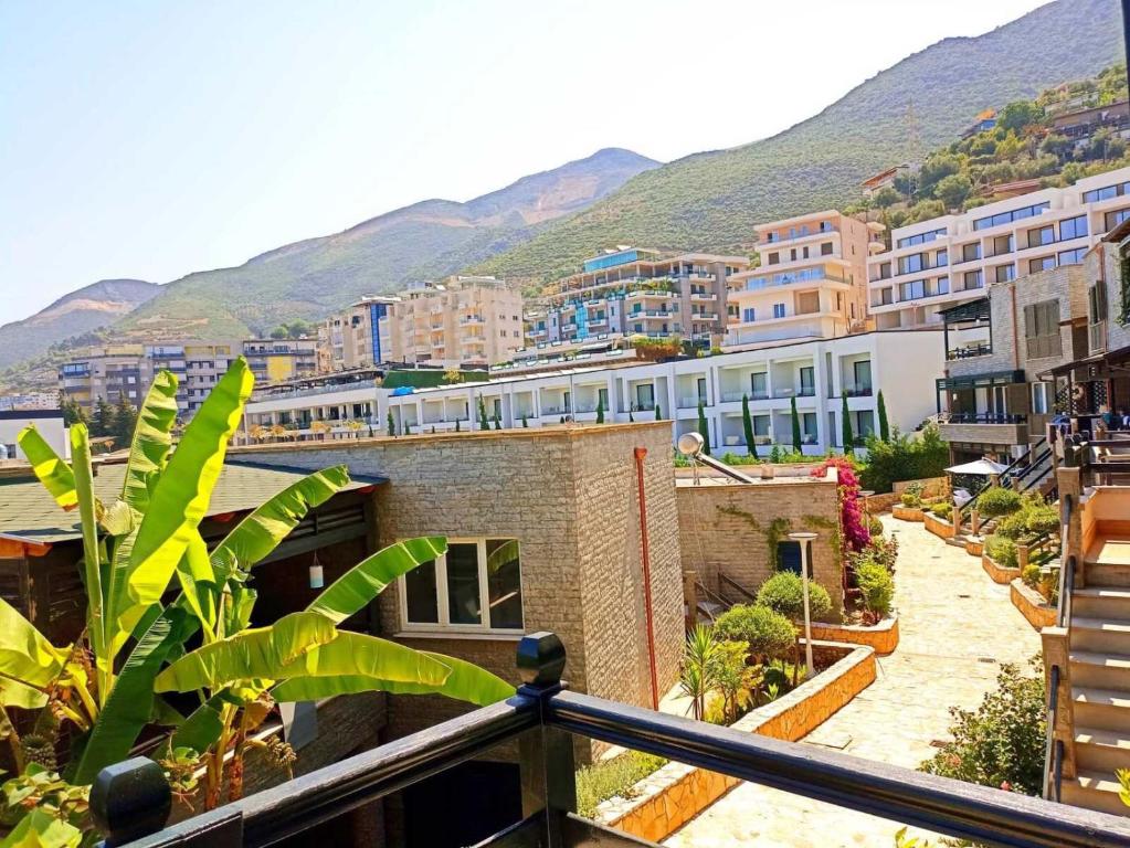 Iris Apartments - Image 6