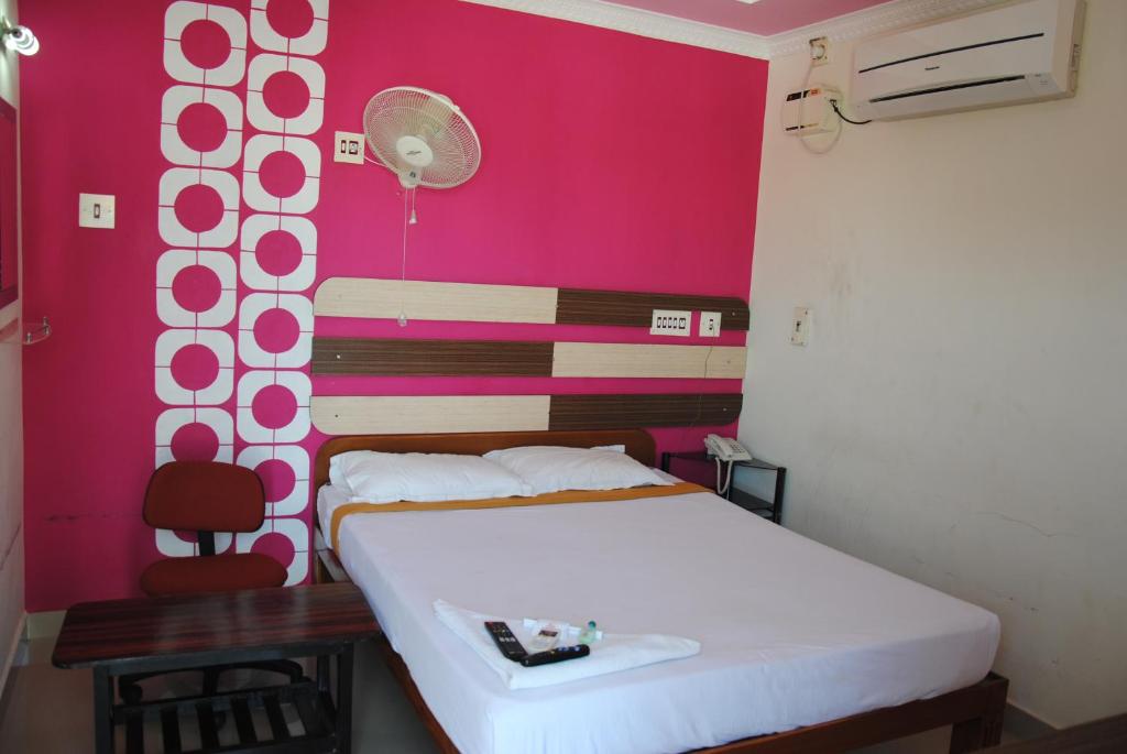 Postel nebo postele na pokoji v ubytování Just Guest House, Chennai Airport