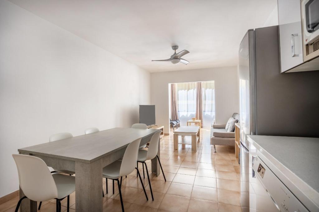 Kuchyň nebo kuchyňský kout v ubytování Castle Harbour Feel like home Flat II Los Cristianos LoveTenerife
