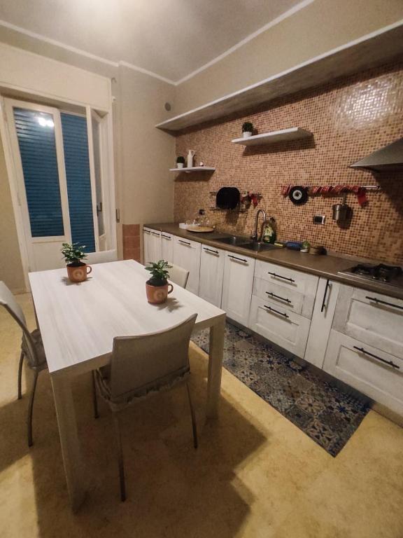 Kuchyň nebo kuchyňský kout v ubytování Ament's B&B