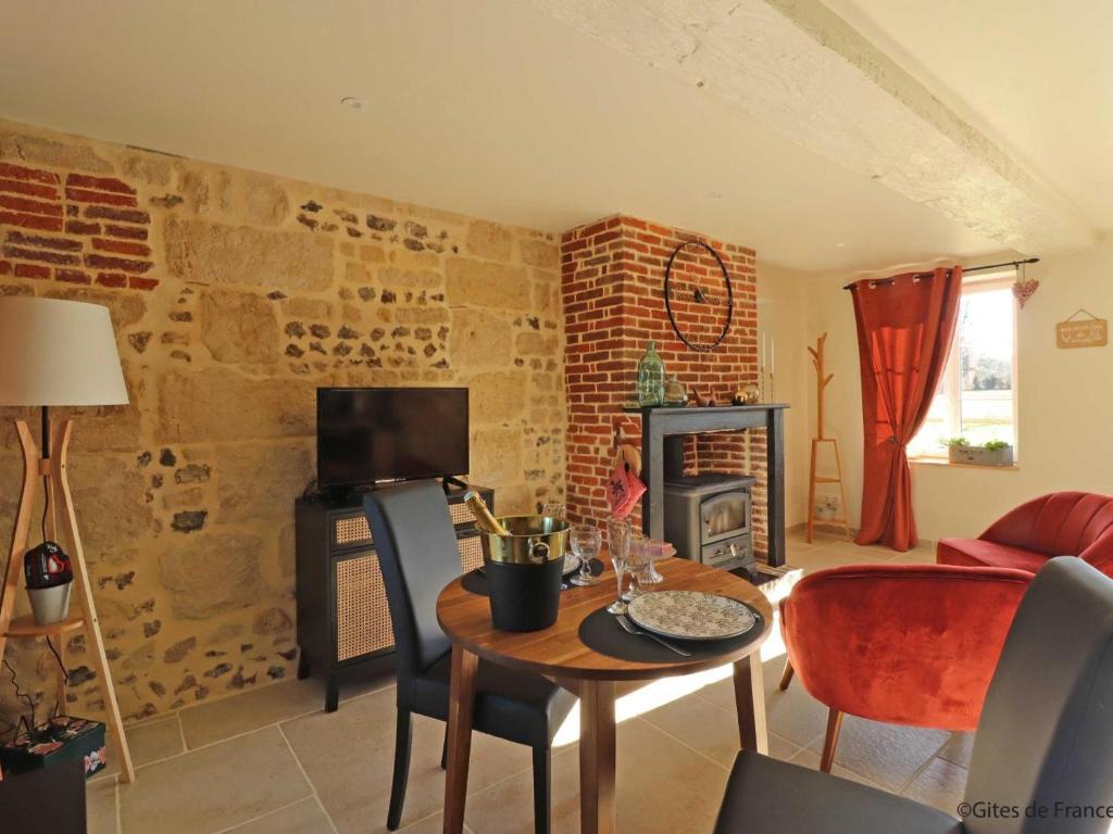 Posedenie v ubytovaní Évasion Romantique avec Spa, Grand Jardin et Confort Moderne en Normandie - FR-1-497-175