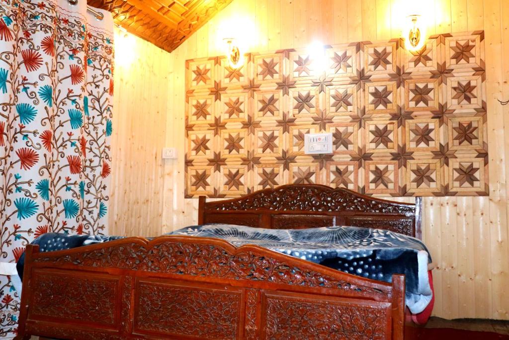Postel nebo postele na pokoji v ubytování House Boat New Pala Palace
