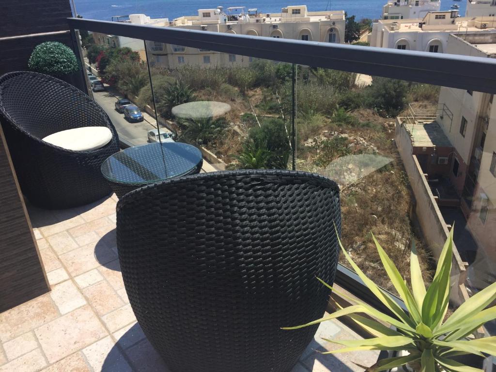 Balkón nebo terasa v ubytování SEAVIEW Marsascala Apartment