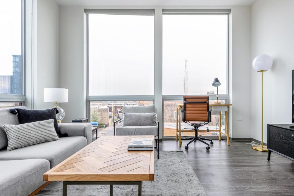 Logan Sq 2BR w Gym Roof 1 block to L CHI-373, Chicago (updated prices 2024)