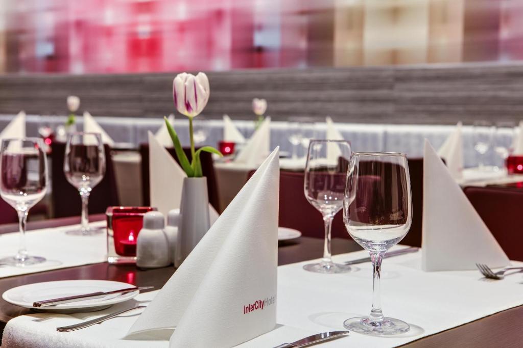 IntercityHotel Hamburg Dammtor-Messe - Resim 19