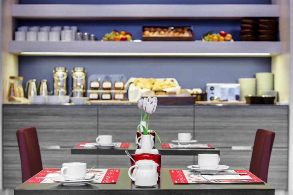 IntercityHotel Hamburg Dammtor-Messe - Resim 18