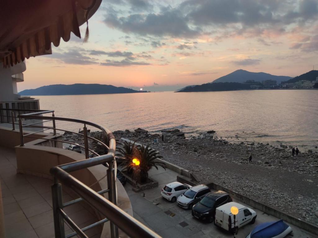 ブドヴァにあるLuxury Apartment Astelmnの水車の群れ