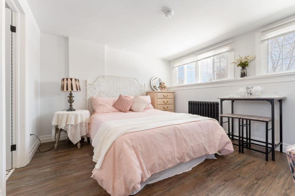 a white bedroom with a bed and a table at Conveniently located Studio in Burlington - U5 in Burlington