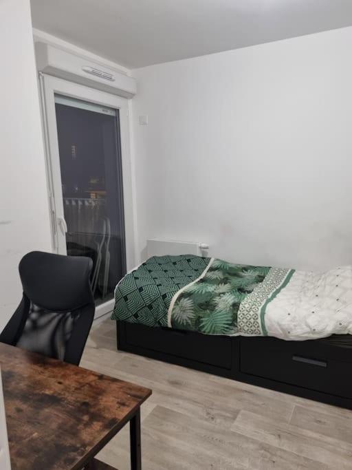 Posteľ alebo postele v izbe v ubytovaní Appartement cosy et équipé