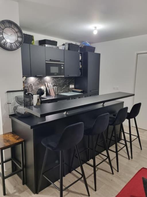 Kuchyňa alebo kuchynka v ubytovaní Appartement cosy et équipé