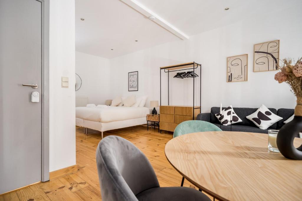 a living room with a couch and a table at Simone's Kitchen B&B in Antwerp