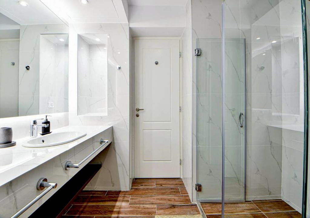 Boutique40 Luxury Apartment - 8