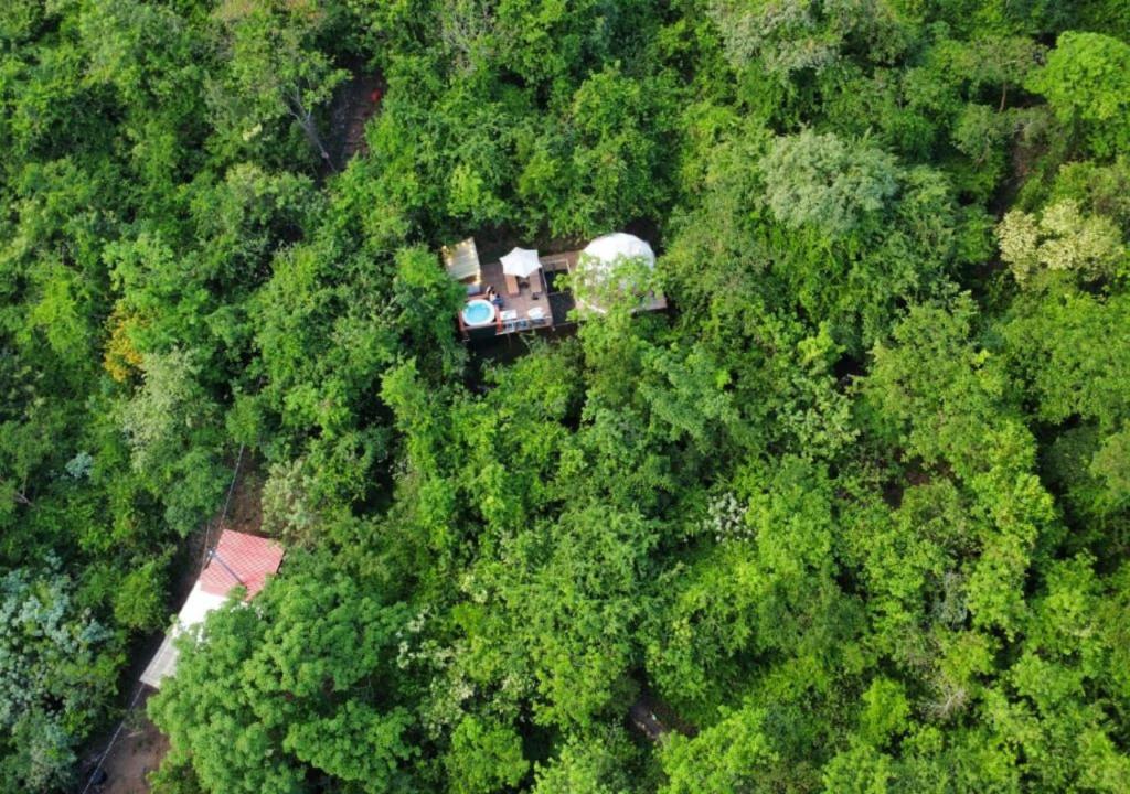 an overhead view of a house in the middle of a forest at Chinauta_Eco_Glamping in Fusagasuga