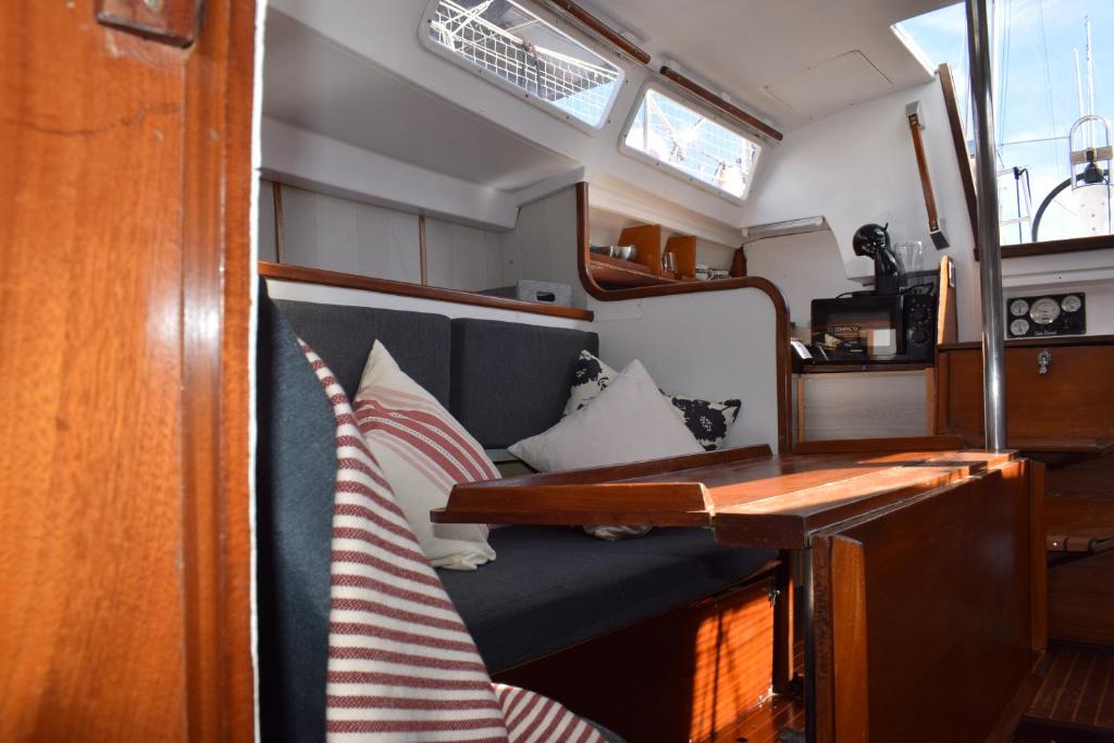 Kuchyň nebo kuchyňský kout v ubytování Velero en Puerto de Valencia - E&M Boats
