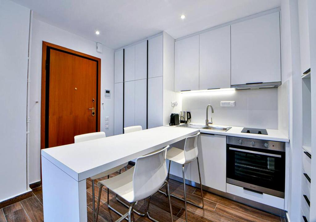 Boutique40 Luxury Apartment - 14