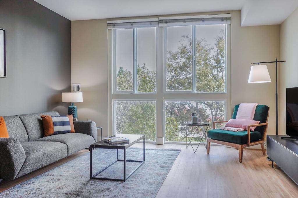 Χώρος καθιστικού στο Garden Alameda 2BR w Gym Pool nr Caltrain SFO-195