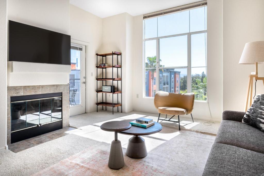 Apartment Fremont 2BR w WD Pool Gym Parking nr BART SFO481, CA