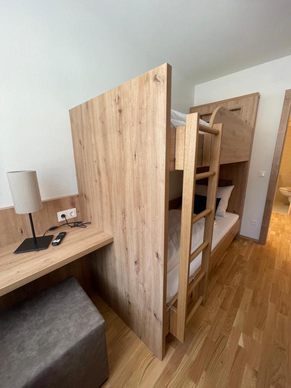 Posteľ alebo postele v izbe v ubytovaní Bauernhofhotel "die Unterbergerin" - Zimmer mit Frühstück und Ferienwohnungen in Gastein mit GRATIS Thermeneintritt