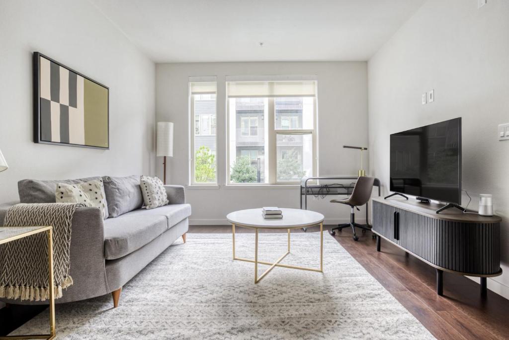 a living room with a couch and a tv at Milpitas 1BR w Pool Gym WD nr BART SFO-747 in Milpitas