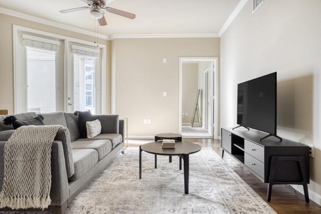 Φωτογραφία από το άλμπουμ του San Jose 2BR w Gym WD nr Samsung Cisco SFO-743 σε Santa Clara