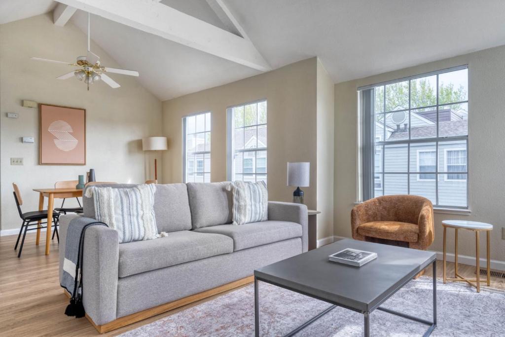 Apartment Foster City 1BR w Gym 2 Pools WD nr VISA SFO968, CA