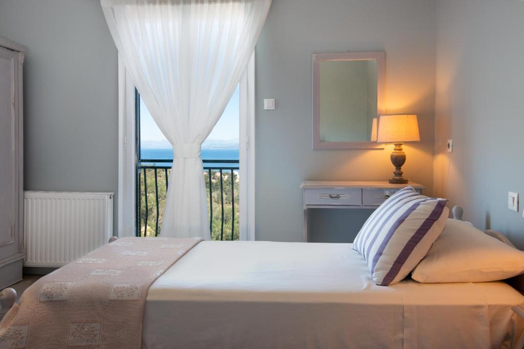 Postel nebo postele na pokoji v ubytování Villa Levanda (Loggos Paxos)