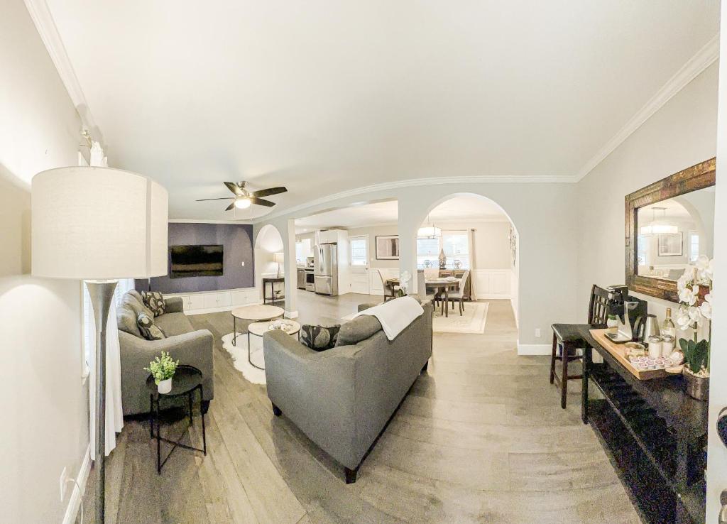 Fotografie z fotogalerie ubytování Retreat with Sauna Near ATL Large Backyard with Deck v destinaci Tucker