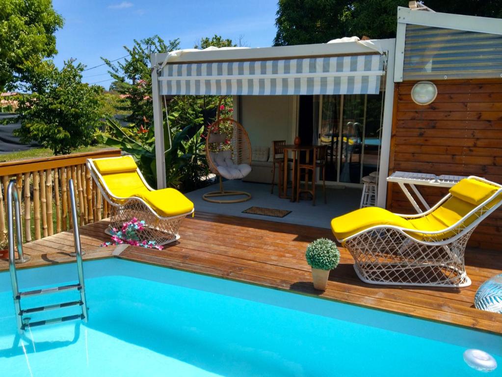 Bazén v ubytování S'cale TropiKal - Gite cosy avec piscine privée nebo v jeho okolí