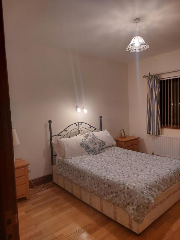 Postel nebo postele na pokoji v ubytování Bree House Malin Head