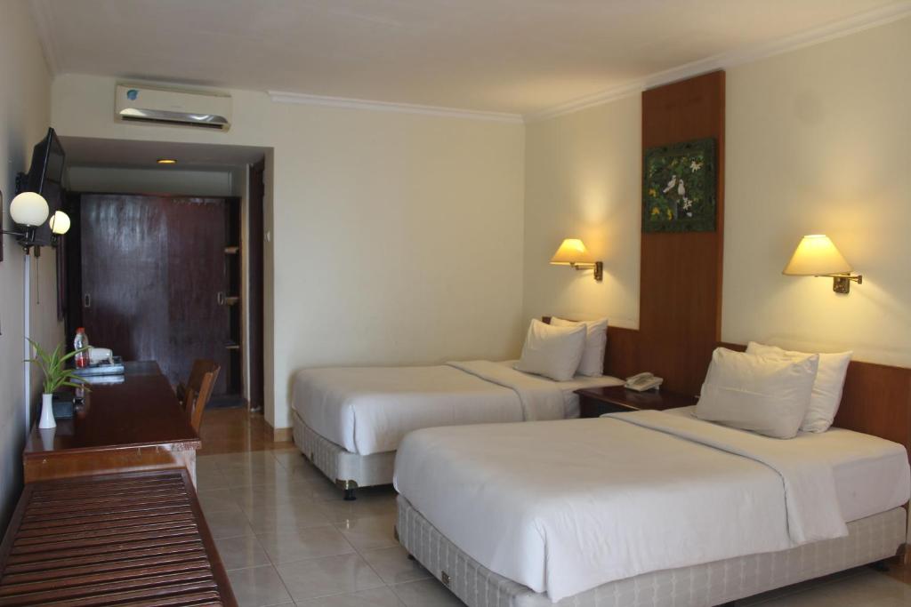 Postel nebo postele na pokoji v ubytování Inna Tretes Hotel & Resort