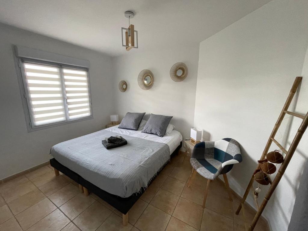 Postel nebo postele na pokoji v ubytování T3 Spacieux aux 3 ILETS Terrasse Vue Mer