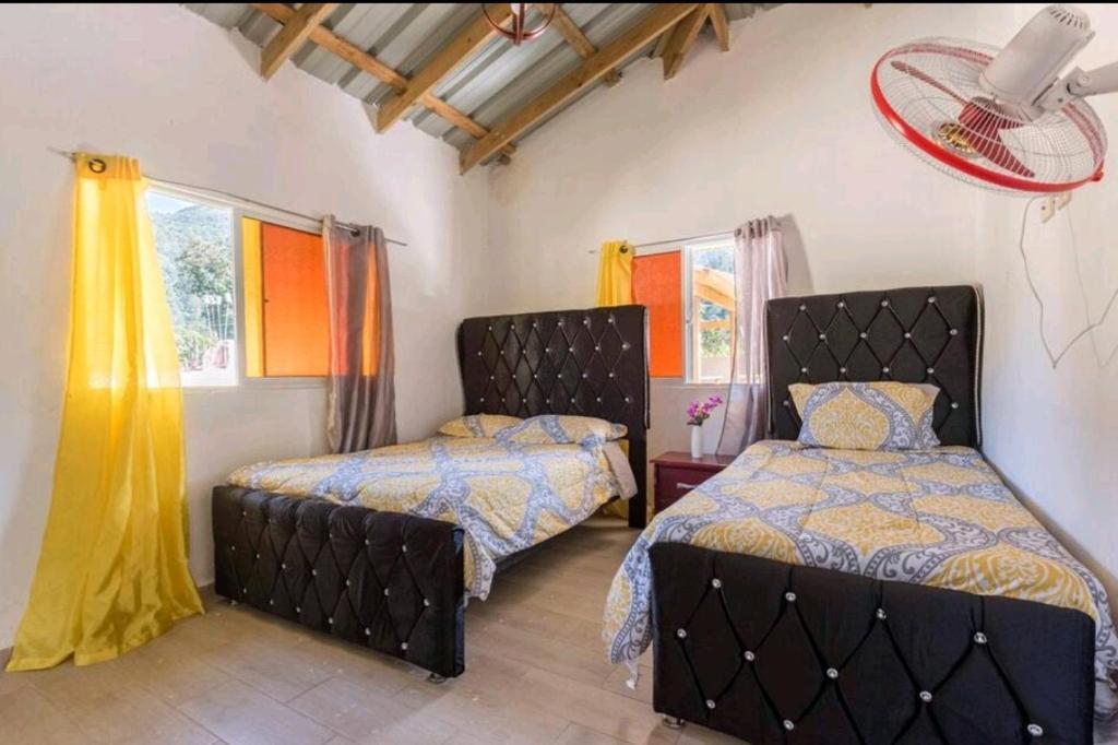 Postel nebo postele na pokoji v ubytování Sunflower village villa girasoles