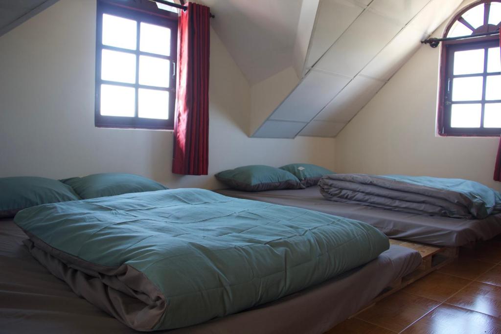 Ein Bett oder Betten in einem Zimmer der Unterkunft NHỚ House IV
