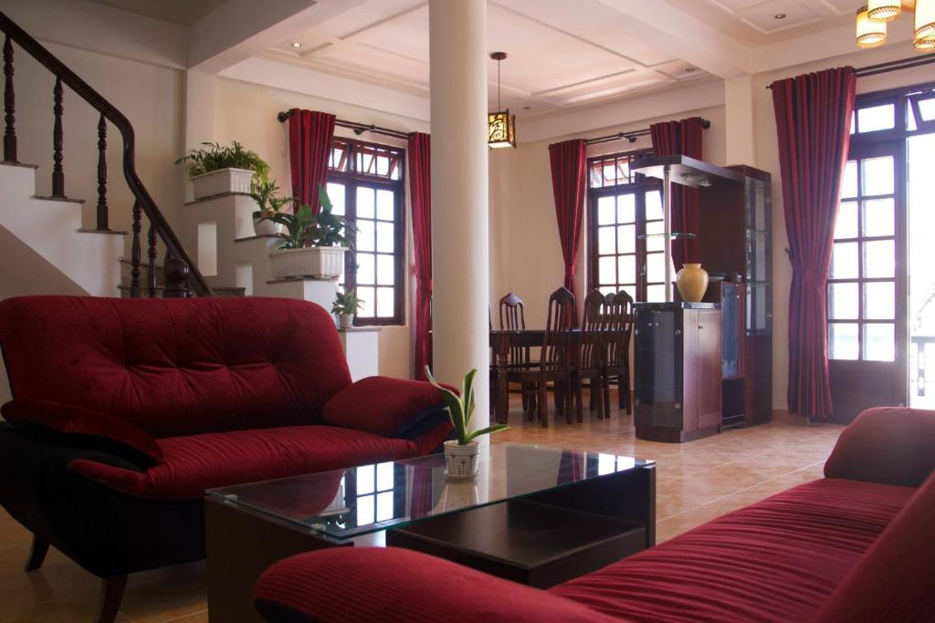 Ein Sitzbereich in der Unterkunft NHỚ House IV
