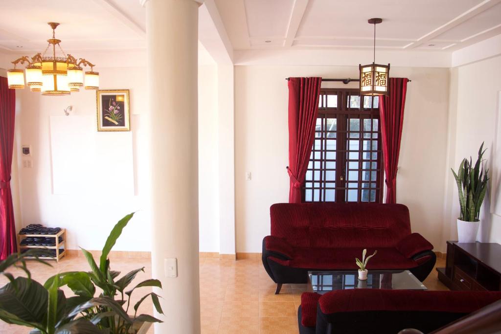 Ein Sitzbereich in der Unterkunft NHỚ House IV