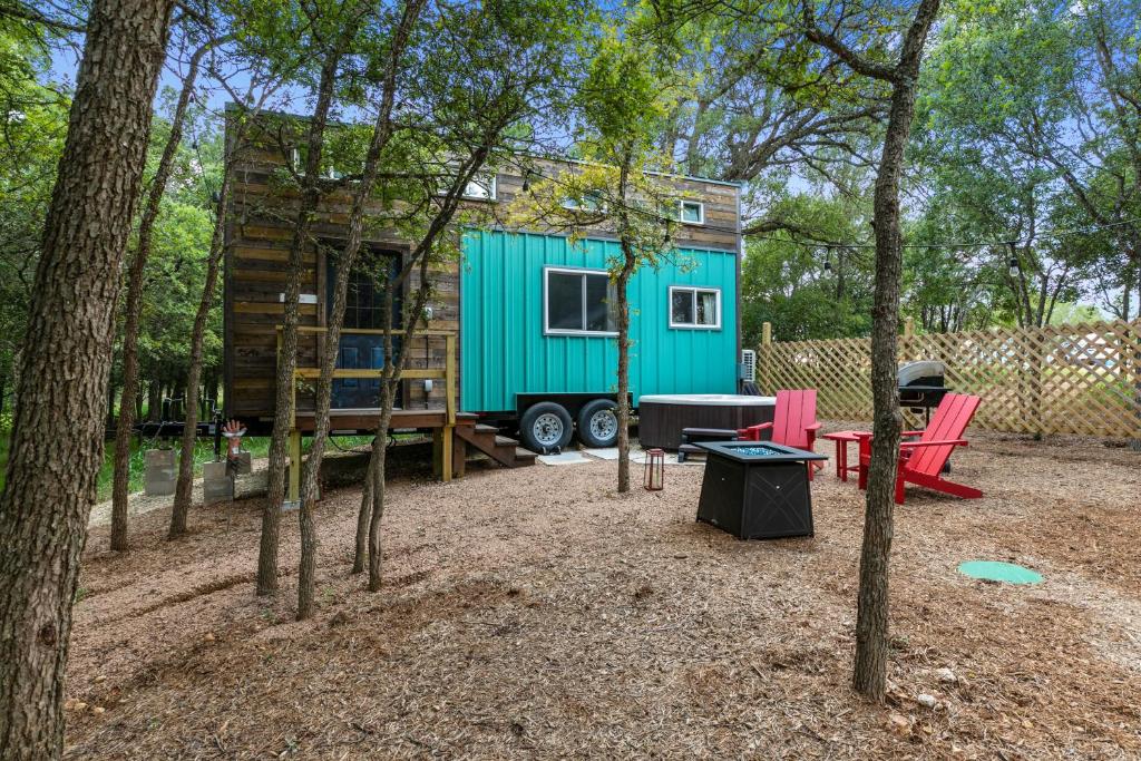 Stunning Modern Tiny Home with Grill, Fredericksburg (updated prices 2024)