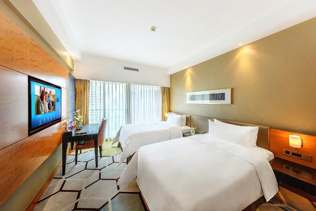 Postel nebo postele na pokoji v ubytování Hampton by Hilton Zhuhai Gongbei Port