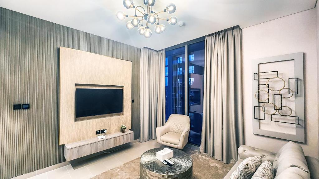 STAY BY LATINEM Luxury 2BR Holiday Home CVR B1007 near Burj Khalifa