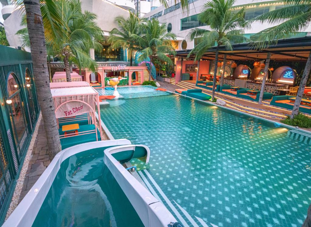 สระว่ายน้ำที่อยู่ใกล้ ๆ หรือใน A-One The Royal Cruise Hotel Pattaya - SHA Extra Plus