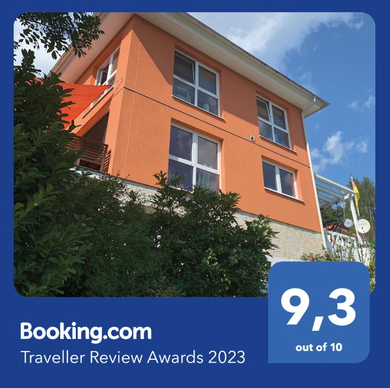 eine Überprüfung eines Hauses mit den Worten Reisebewertung in der Unterkunft Ferienwohnung Drachennest mit Sonnenterrasse in Feldkirch